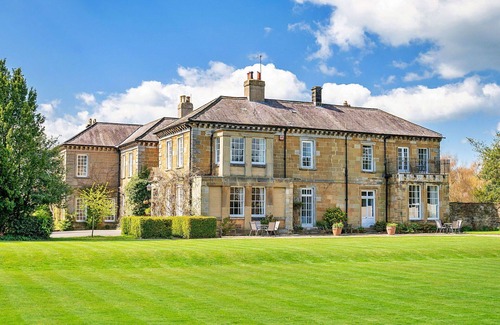 Thirsk Apartment | Nice apartment for 6 guests with WIFI, hot tub, pool and terrace