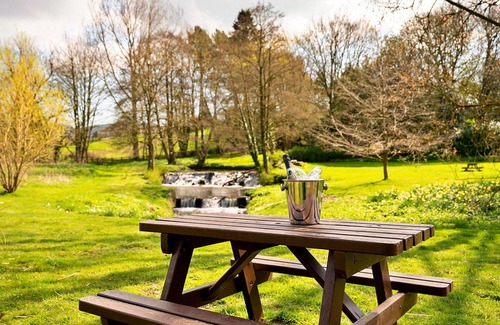 Thirsk Apartment | Nice apartment for 6 guests with WIFI, hot tub, pool and terrace