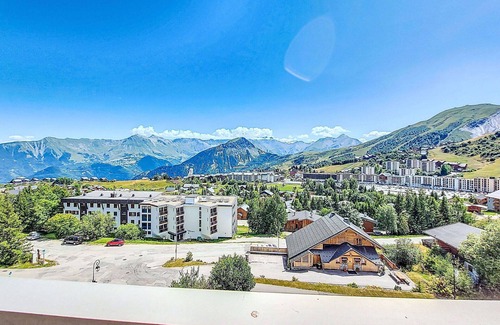 La Toussuire Apartment | Nice apartment for 4 people with WIFI, TV and balcony