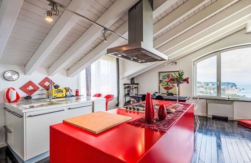 Albisola Superiore Apartment | Nice apartment for 6 guests with pool, WIFI, TV, patio, pets allowed and parking