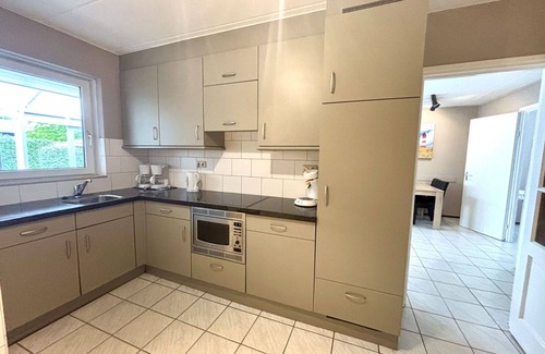 Oostkapelle Apartment | Nice apartment for 20 guests with WIFI, TV, terrace and parking