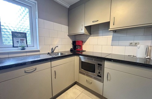 Oostkapelle Apartment | Nice apartment for 20 guests with WIFI, TV, terrace and parking