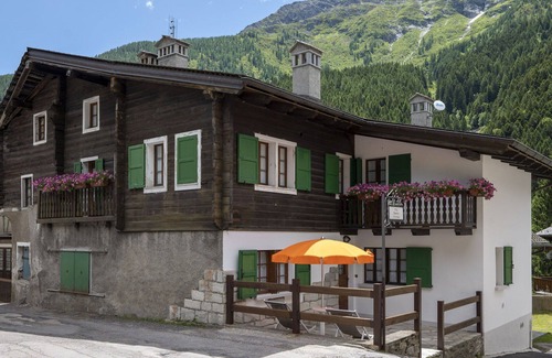Macugnaga Apartment | Nice apartment for 4 guests with TV, balcony, pets allowed, panoramic view and parking