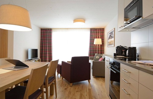 Tavanasa Apartment | Nice apartment for 4 guests with WIFI, hot tub, pool, TV, patio and panoramic view