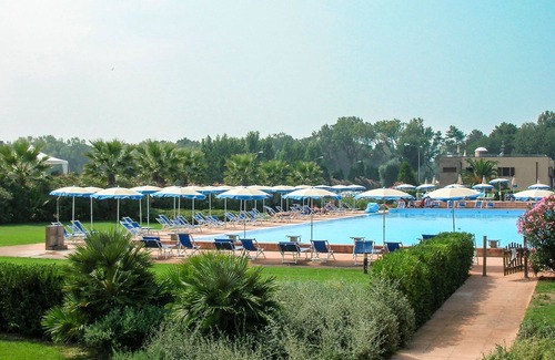 Tirrenia Apartment | Nice apartment for 4 people with pool, WIFI, A/C, TV, terrace and pets allowed