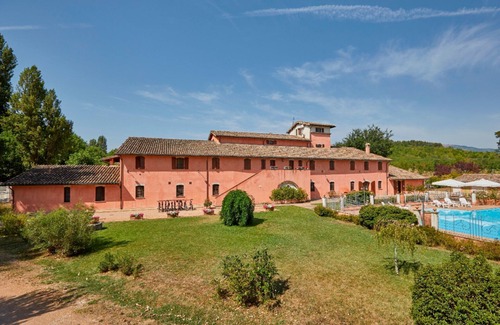 San Brizio Apartment | Nice apartment for 4 people with pool, WIFI, TV, balcony and pets allowed, close to Spoleto