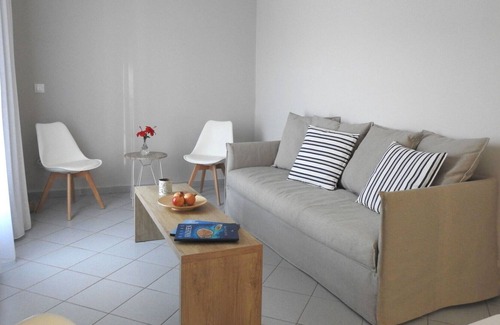 Hersonissos Centre Apartment | Nice apartment for 4 people with WIFI, A/C, TV, balcony and parking