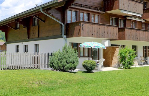 Zweisimmen Apartment | Nice apartment for 4 guests with WIFI, TV and terrace