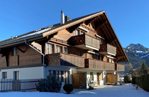 Zweisimmen Apartment | Nice apartment for 4 guests with WIFI, TV and terrace