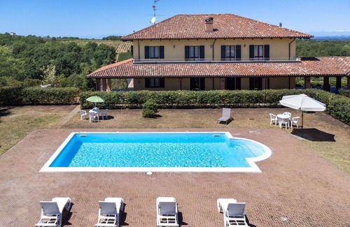 Mombaruzzo Apartment | Nice apartment for 12 people with WIFI, pool, TV, balcony and pets allowed