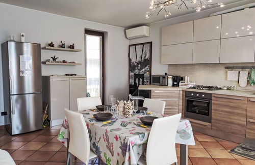 Rovellasca Apartment | Nice apartment for 4 people with WIFI, TV, balcony and parking