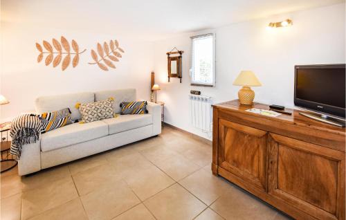 Caumont-sur-Durance Apartment | Nice Apartment In Caumont-Sur-Durance