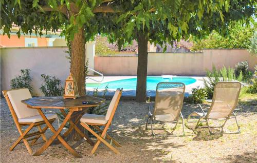 Caumont-sur-Durance Apartment | Nice Apartment In Caumont-Sur-Durance