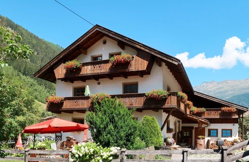 Kaunertal Villa | Nice apartment in villa for 4 people with WIFI, TV, patio and pets allowed