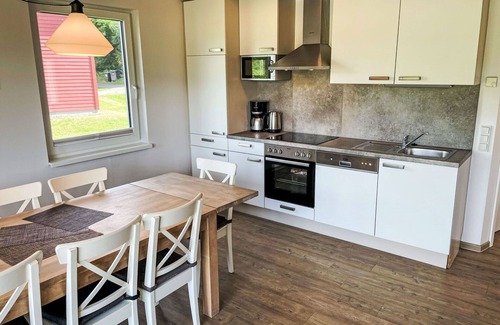 Hechthausen House | Nice apartment in villa for 8 people with WIFI, pool, TV, terrace, pets allowed and parking
