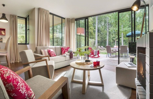 Pullay House | Nice apartment in villa for 4 guests with pool, hot tub, WIFI, TV, terrace and parking