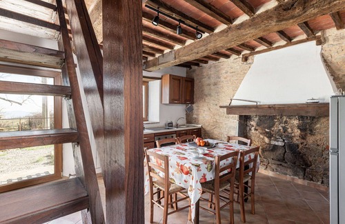 Arcidosso House | Nice apartment in villa for 6 guests with patio, pets allowed and panoramic view