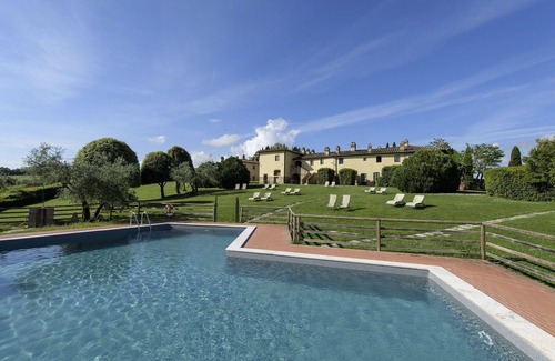 San Gimignano Villa | Nice apartment in villa for 4 guests with pool, A/C, WIFI and TV