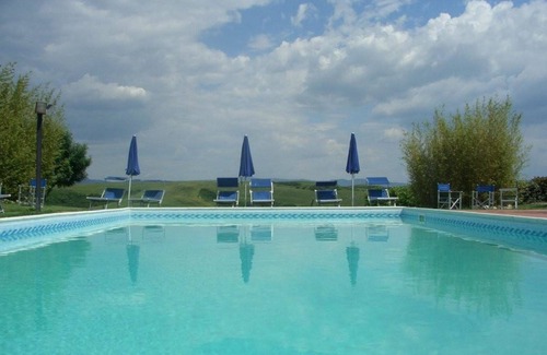 Peccioli Villa | Nice apartment in villa for 4 guests with WIFI, pool and panoramic view