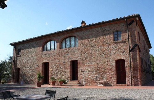 Peccioli Villa | Nice apartment in villa for 4 guests with WIFI, pool and panoramic view