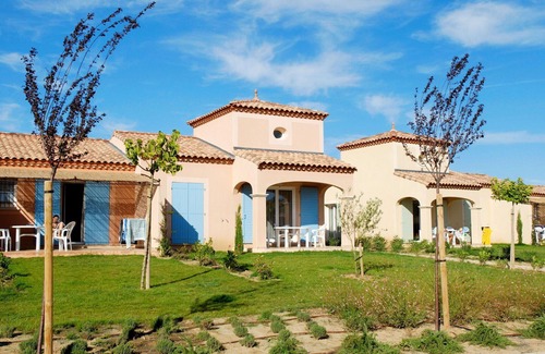 Homps House | Nice apartment in villa for 8 people with WIFI, pool, hot tub, TV, terrace, pets allowed and par.