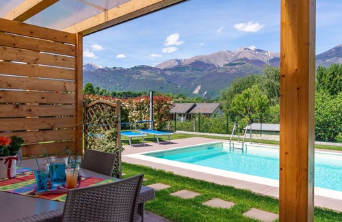 Colico Piano House | Nice apartment in villa for 6 guests with WIFI, pool, TV, terrace and parking