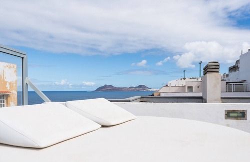 Arucas Apartment | Nice apartment with sea views and jacuzzi.