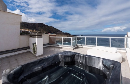 Arucas Apartment | Nice apartment with sea views and jacuzzi.