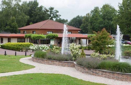 Susteren House | Nice bungalow in a holiday park near Maastricht