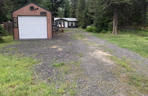 Wagon Wheel Cabin | Nice cabin on large wooded lot near Cascade Reservoir-park, beach, & boat ramp