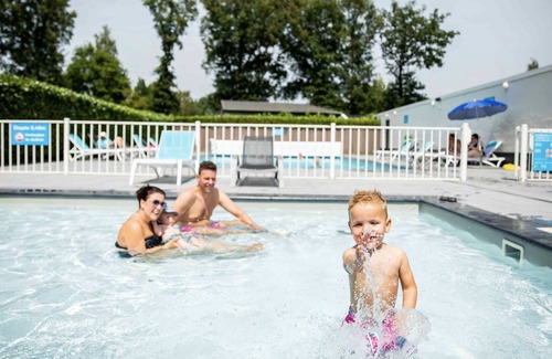 Cromvoirt Ski Chalet | Nice chalet on a holiday park near Cromvoirt