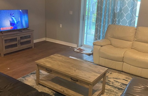 Victoria Hills Apartment | Nice, clean welcoming space in the downtown Kitchener area. Family friendly.