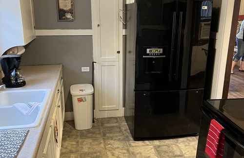 Winslow House | Nice Cozy 2 Bedroom 1bath house Close to DT Winslow