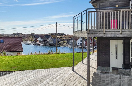 Bomlo House | Nice home in Bremnes with WiFi