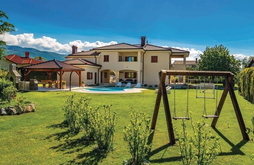 Sarsoni House | Nice home in Drazice with WiFi