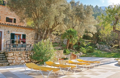 Estellencs House | Nice home in Estellencs with kitchen