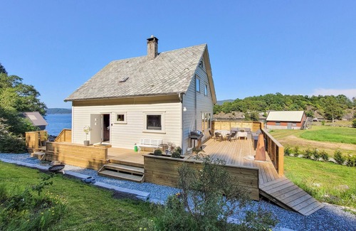Fitjar House | Nice home in Fitjar with house sea view