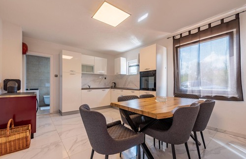 Municipality of Gracac House | Nice home in Gracac with WiFi