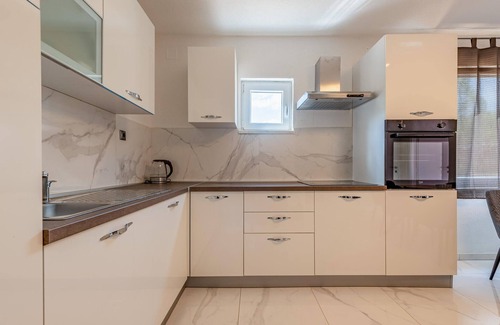 Municipality of Gracac House | Nice home in Gracac with WiFi