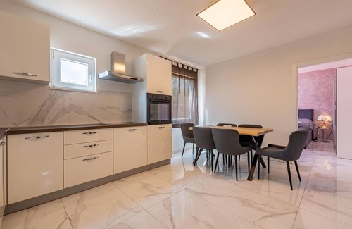 Municipality of Gracac House | Nice home in Gracac with WiFi