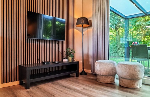 Hoeven House | Nice home in Hoeven with sauna