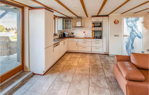 Travemuende House | Nice Home In Lübeck With Kitchen