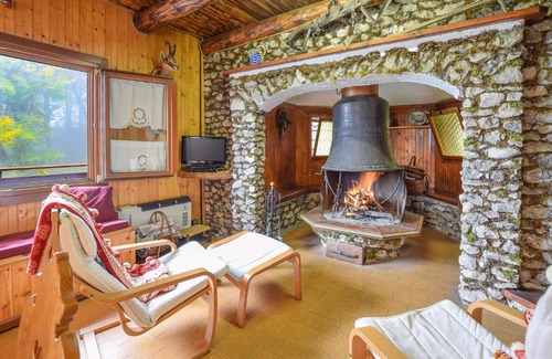 Lamon House | Nice home in Lamon (BL) w/ 3 Bedrooms