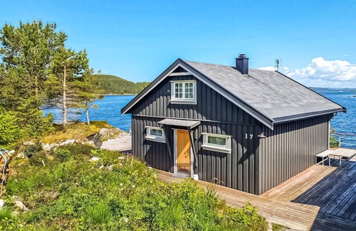 Olden House | Nice home in Lysøysundet with kitchen