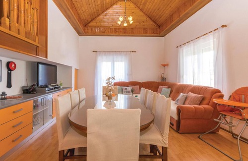 Benkovac House | Nice home in Nadin with WiFi