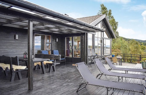 Hervik House | Nice home in Nedstrand with sauna