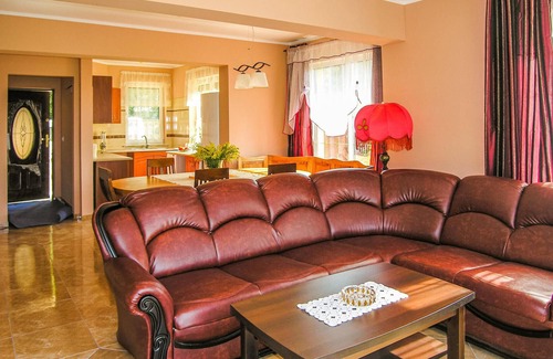 Nowe Warpno House | Nice home in Nowe Warpno with kitchen