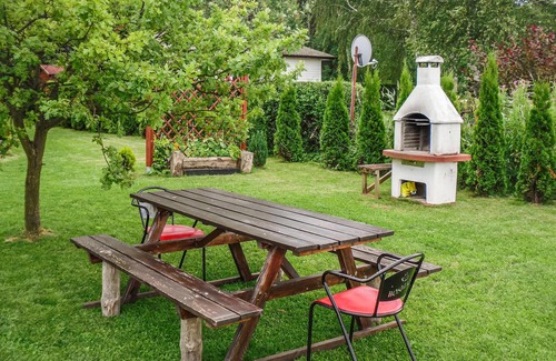 Nowe Warpno House | Nice home in Nowe Warpno with kitchen