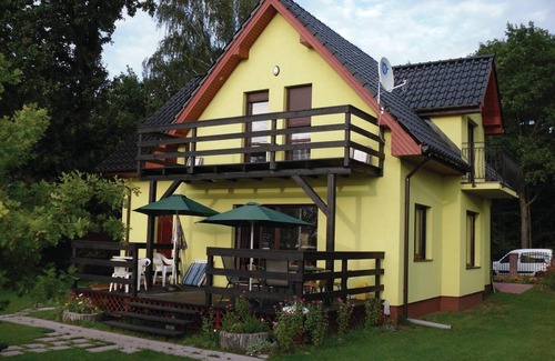 Nowe Warpno House | Nice home in Nowe Warpno with kitchen