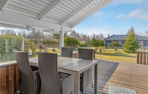 Hoensinge House | Nice Home In Nykøbing Sj With Kitchen